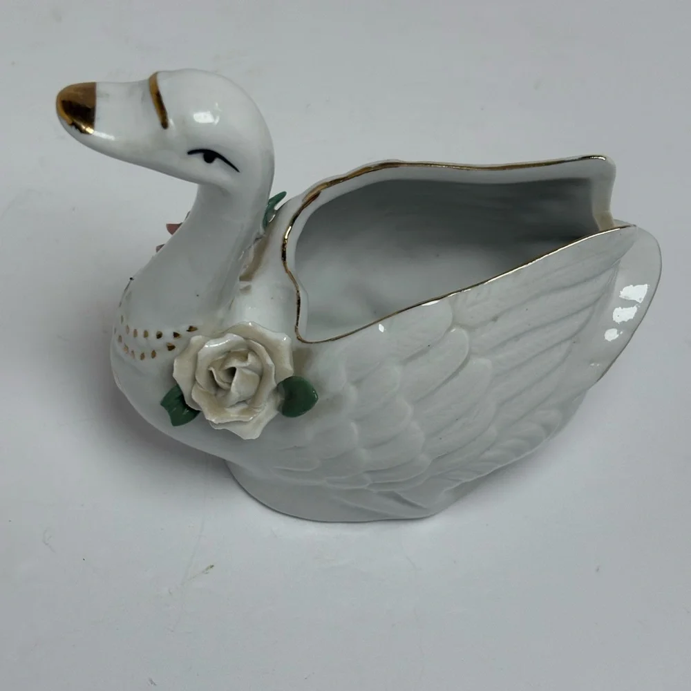 Vintage Elegant Swan Ceramic Vase with Pink Rose Accents